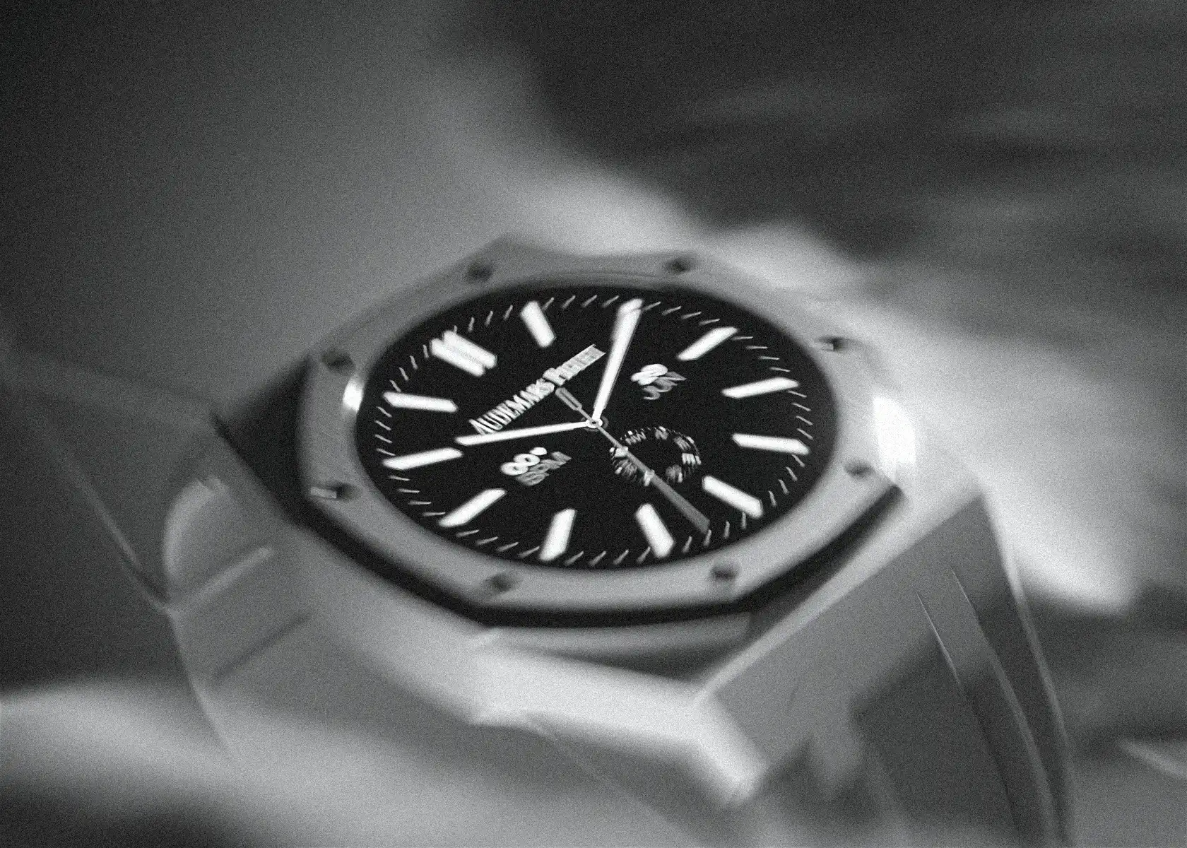 Audemars Piguet Smart Oak watch concept. Stylized image of the top.