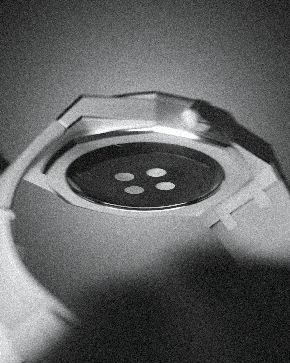 Audemars Piguet Smart Oak watch concept. Stylized image of the the bottom.